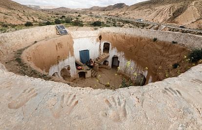 people live in underground houses of matmata tunisia are amazing