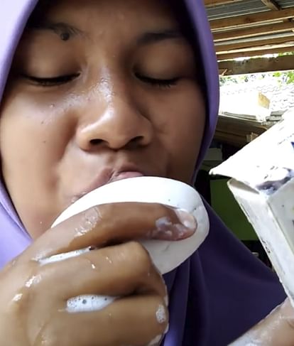 Indonesia woman akhosik assyifa soap tasting review video viral on social media