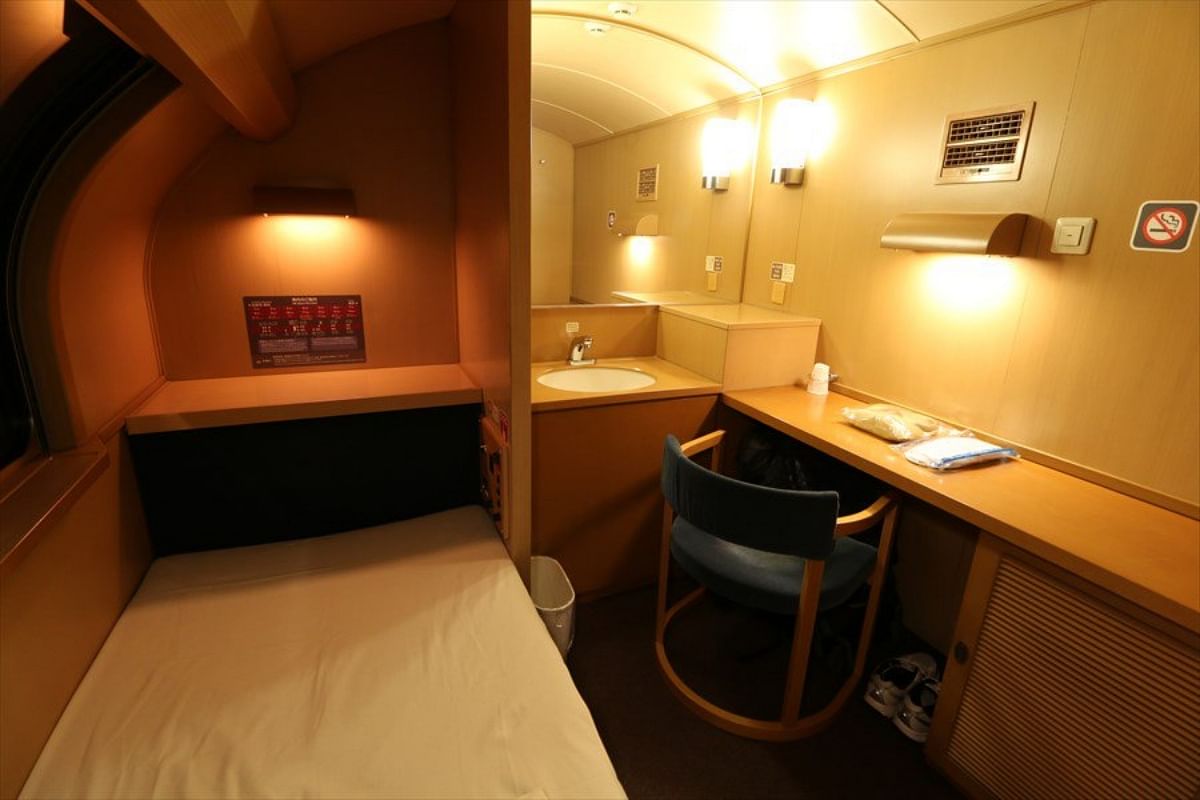 Japanese sleeper trains strange interior design will leave you in shock