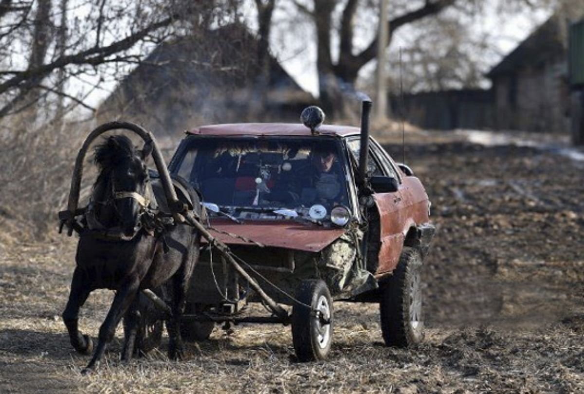 russian farmer turns old audi 80 into horse cart