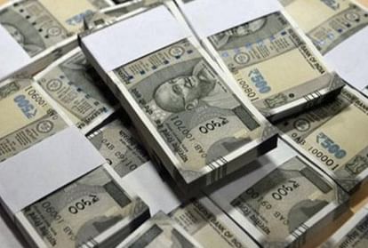security guard find 10,000 rupees in atm