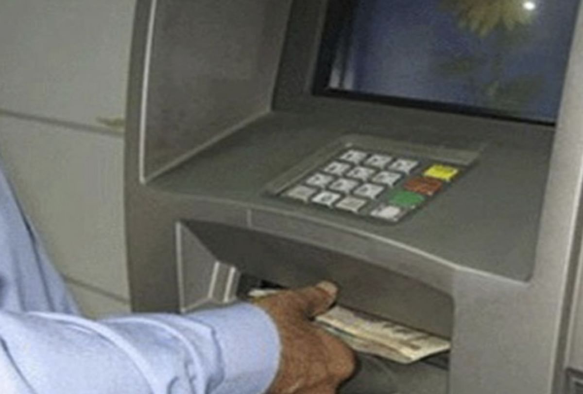 security guard find 10,000 rupees in atm