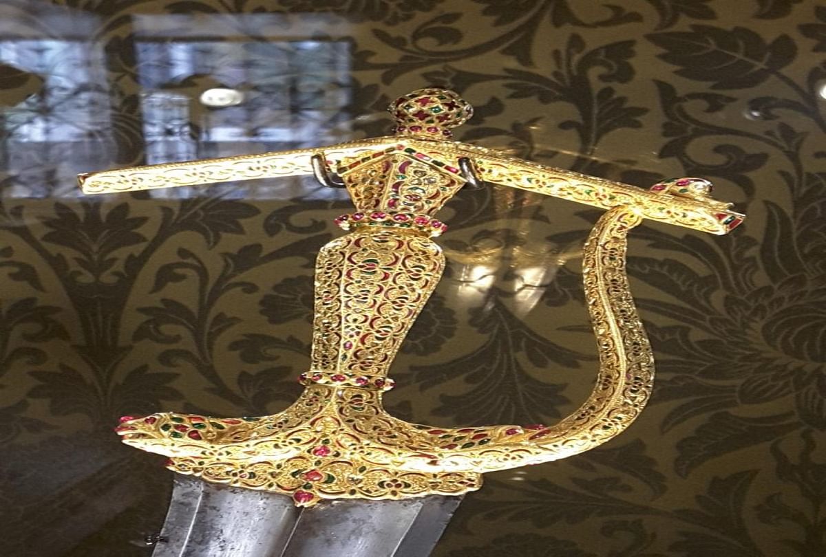 tipu sultan silver mounted gun and gold sword fetched 97 lakh in auction at United Kingdom