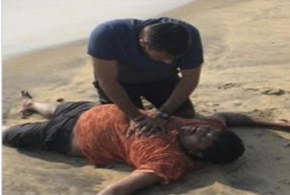 indian navy officer save a man life at vypin beach near kochi