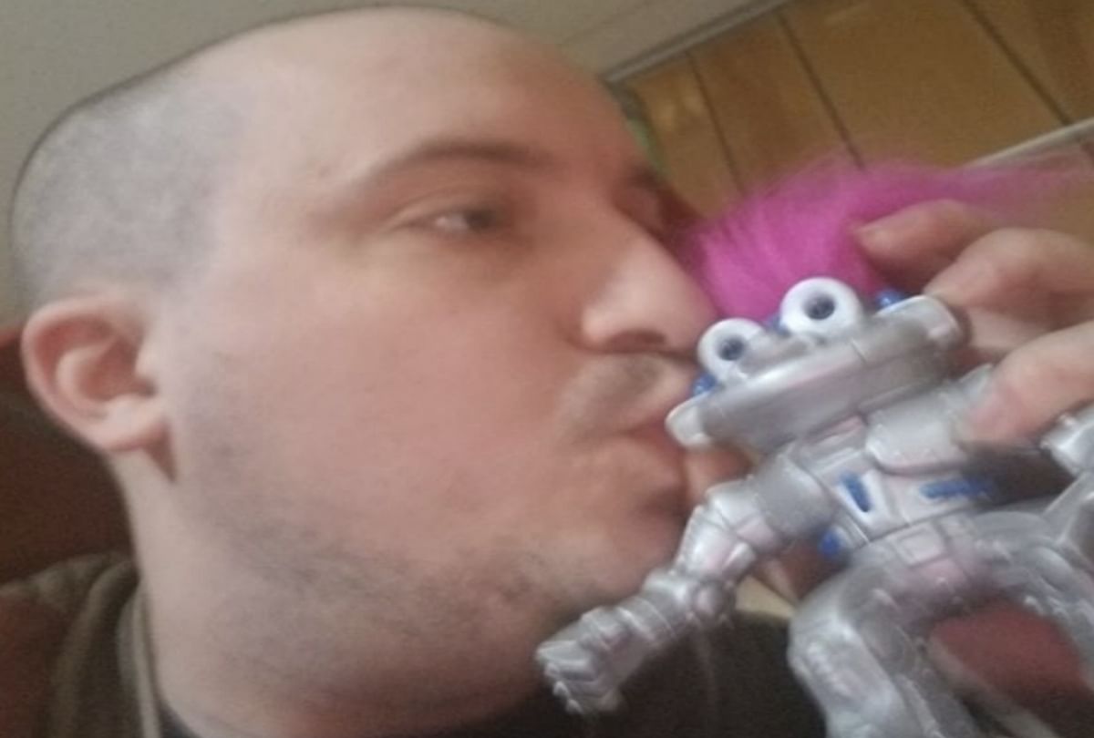 29 years man in relationship with robot