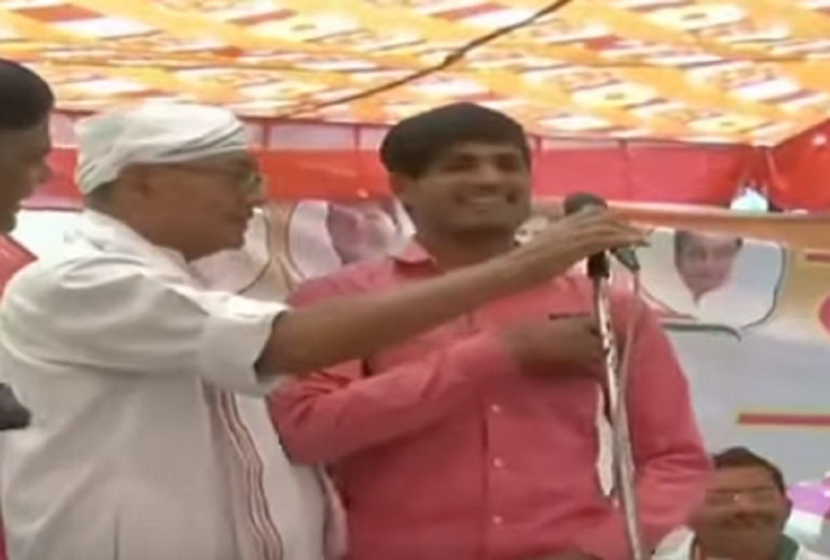 congress candidates digvijay singh on rs 15 lakhs youth says modi did surgical strike video viral