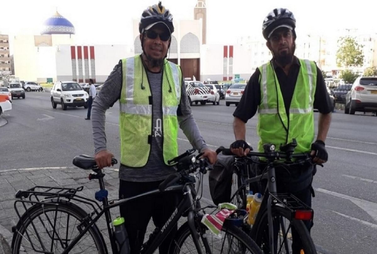 Two indian men reach United Arab Emirates on cycles