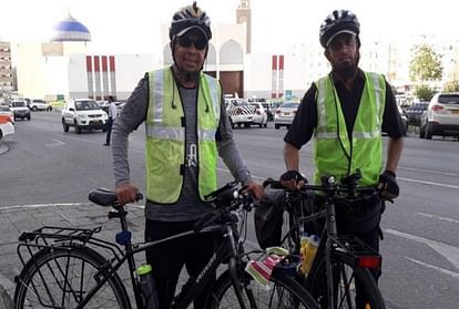 दो भारतीय नागरिक साइकिल से पहुंचे यूएई