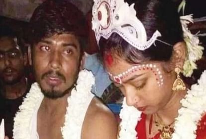 Boyfriend goes fast and dharna in front of girlfriend house for marriage in West Bengal