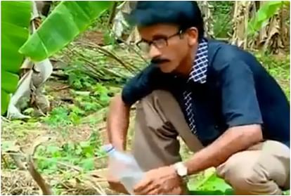 viral video of Forest officer offering water to a thirsty cobra