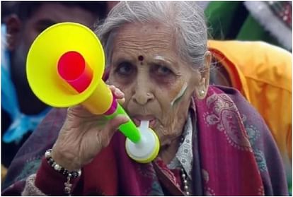 87 years old charulata patel viral on social media during India vs Bangladesh match
