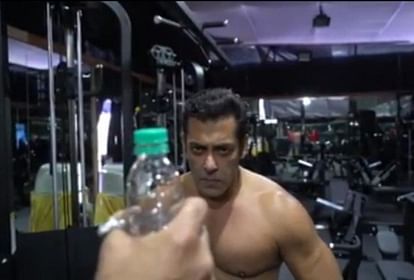 salman khan completed the bottle cap challenge and give special message