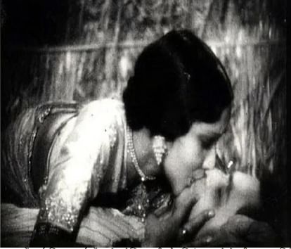 mallika sherawat speaks on bold and kissing scene in Bollywood movie