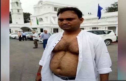 AAP MLA torn his shirt in front of delhi assembly