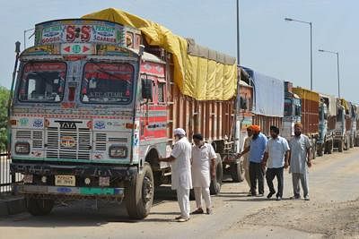 truck driver issued challan of rs 86500 while he was carrying jcb