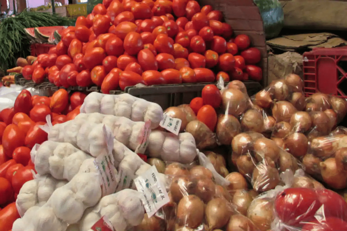 tomato prices are high again in the season