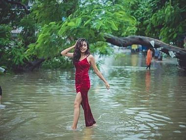 nift student aditi singh did photo shoot in flood photos gone viral
