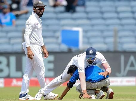 fan enter during test match and lying the footsteps of rohit sharma