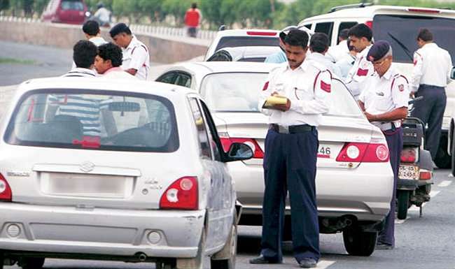 delhi traffic police withdraw1 5 lakh e challans
