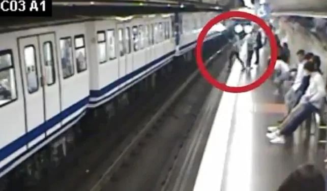 woman fall off in front of train
