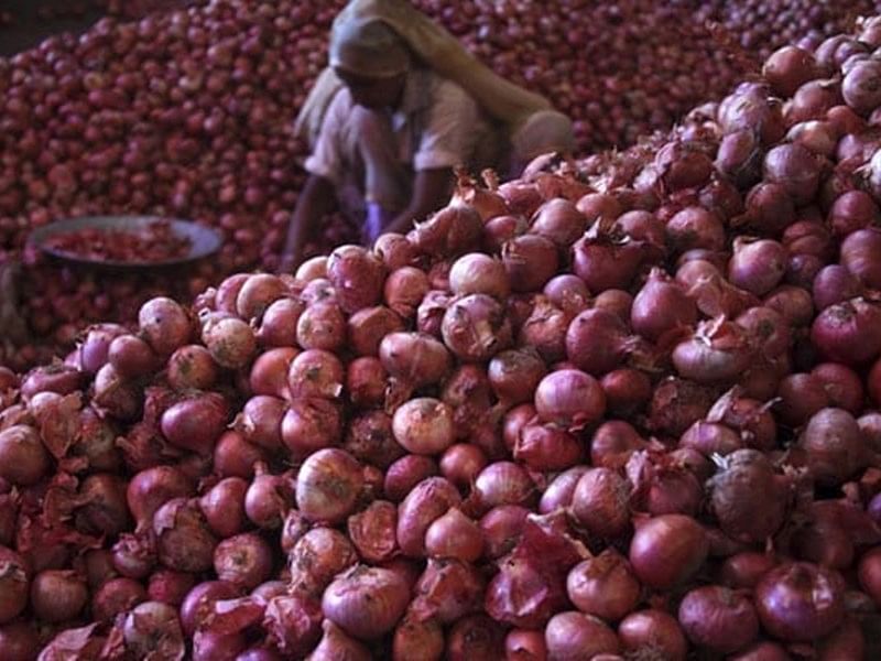 tamil nadu mobiles store owner start a offer free onion after buying mobile
