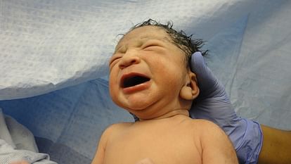 Woman gives birth pregnant baby girl doctors saved both life