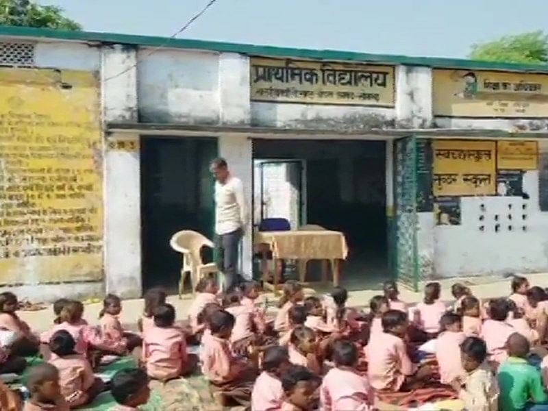 sonbhandra primary school one liter milk distribute in 85 children during mid day meal