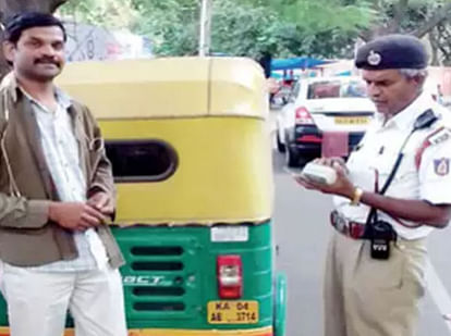 Bengaluru police turn commuters and cut Challans worth rs 8 lakhs
