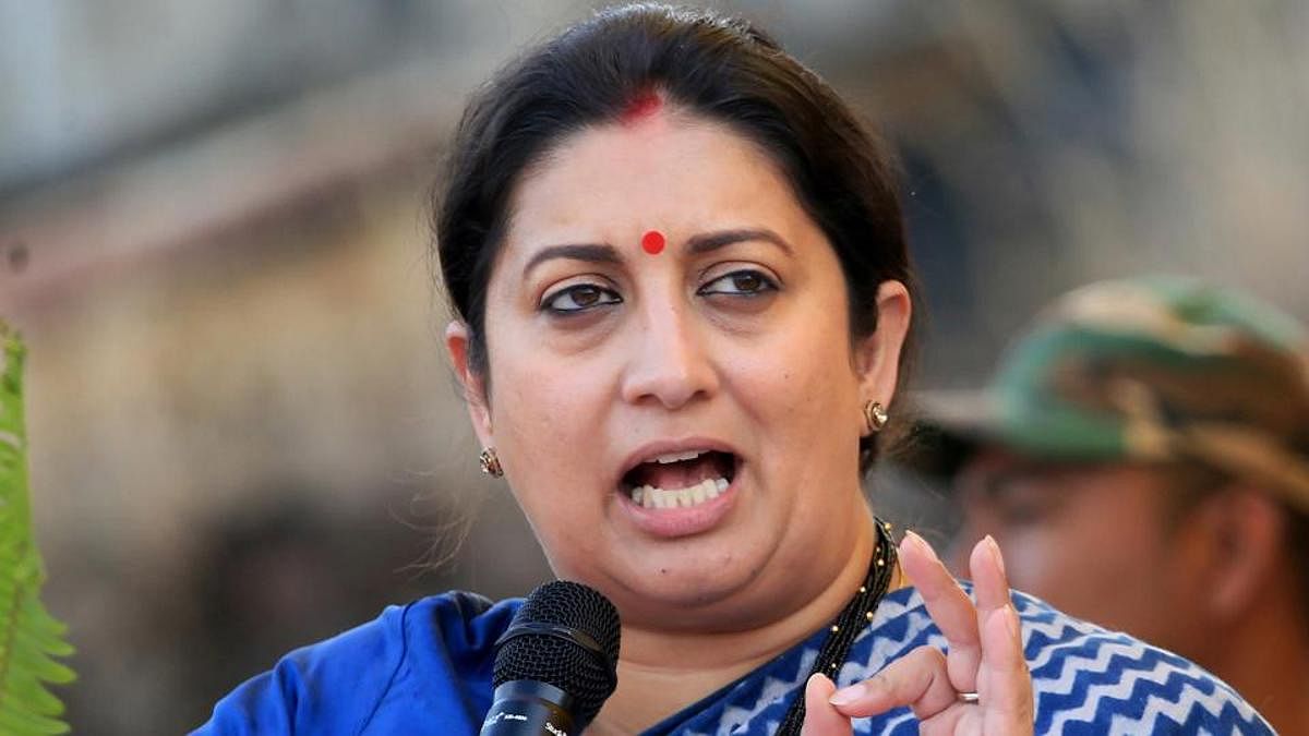 reporters asked smriti irani about onions, she shut the door of helicopter