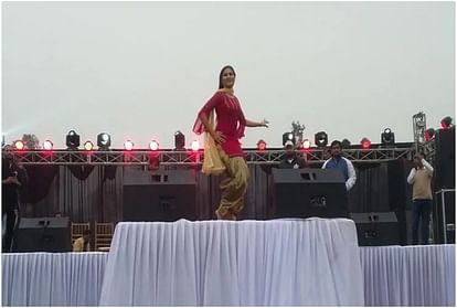 sapna choudhary performed Dance people climb pole tree to see dance