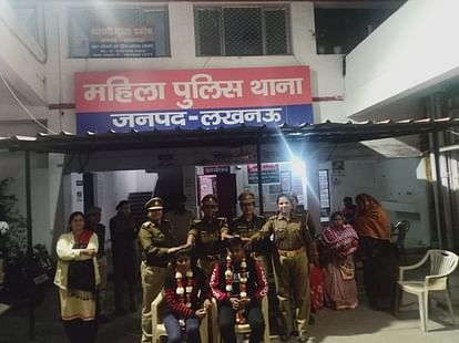 couple tied marriage knot at police station