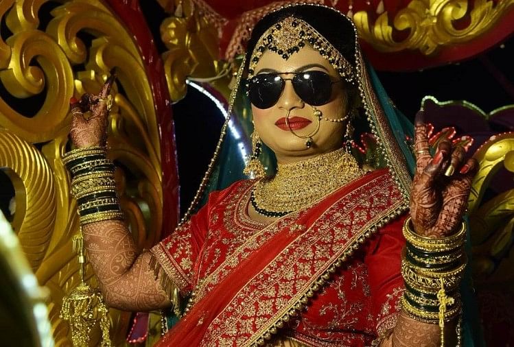 unique wedding happen in Lucknow where bride come in unique style