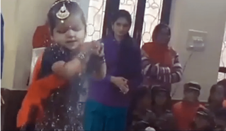 Viral video of little girl dance on sapna chaudhry song gajban