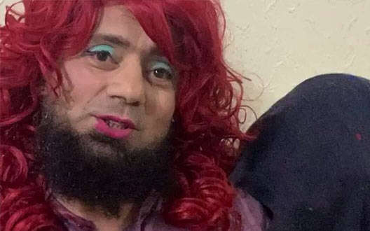viral video of saqlain mushtaq became a woman people brutally trolled