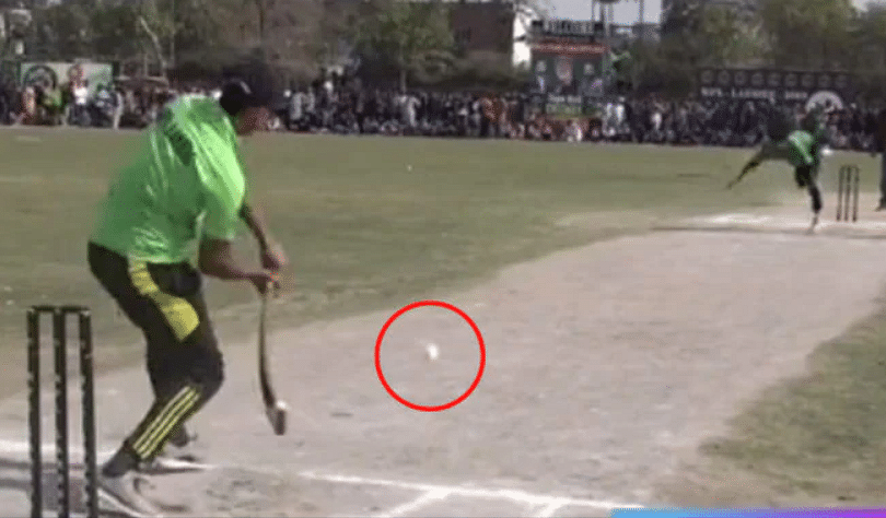 viral video of batsman hit unique shot and score 6 run