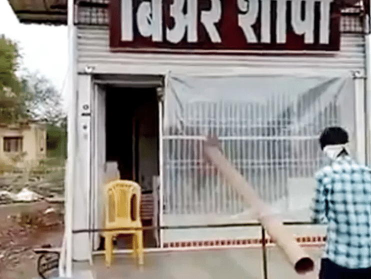 viral video of shopkeeper who makes native jugaad to give contactless service