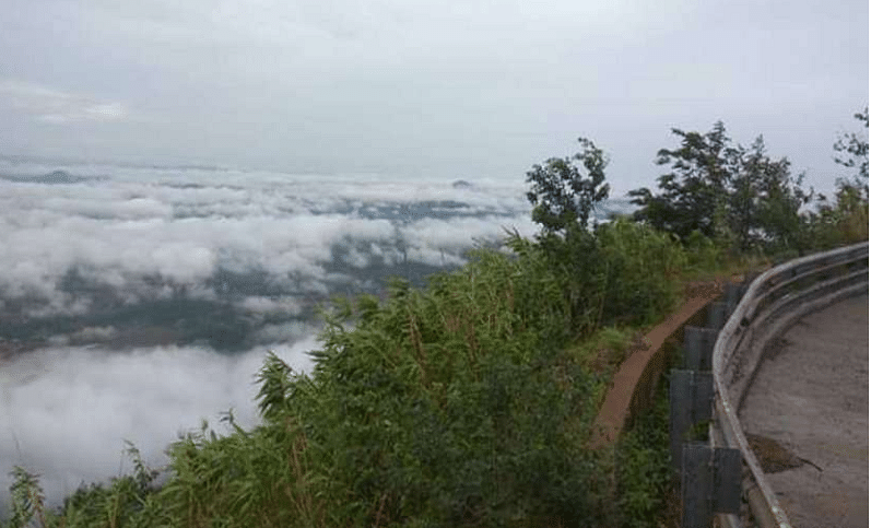 viral video of bailadila hills during monsoon people says its paradise on earth