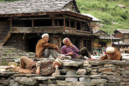 Know the story of mysterious village of malana people believe they are decendants of alexander the great