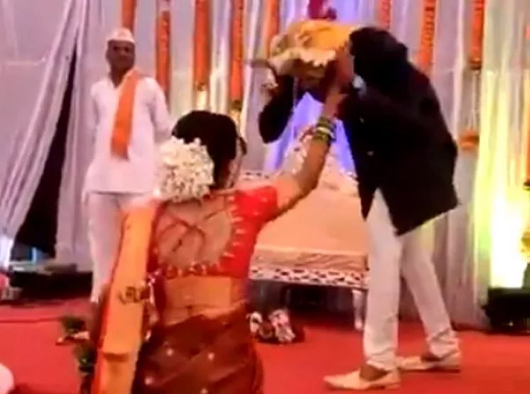 viral video of bride entry on saiyaan superstar people did hilarious comment