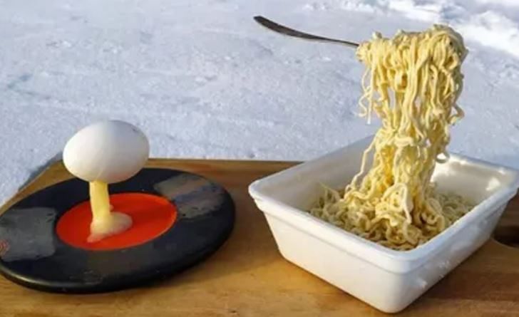 viral photo of siberia novosibirsk where egg and noodles got frozen in air people did hilarious reaction on it