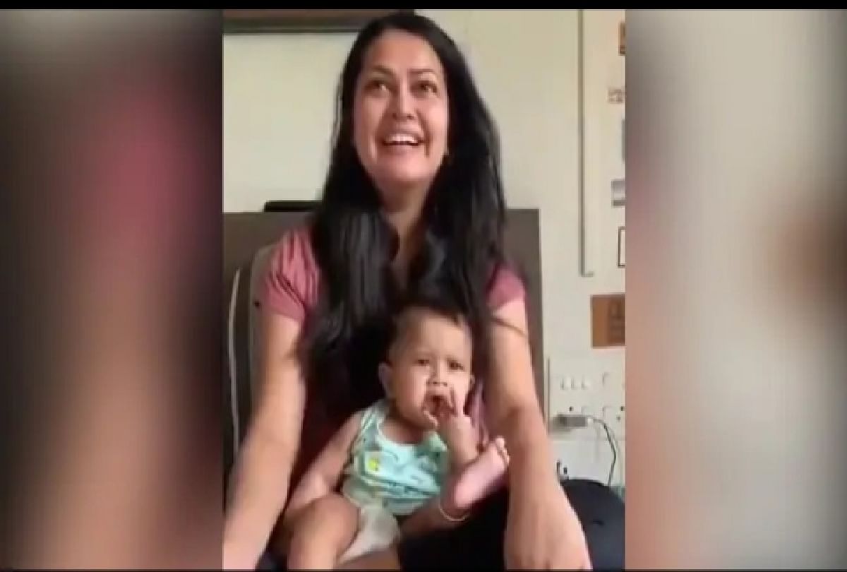 cute video little kid sang song with mother priyanka ips officer arun Arun bothra shared the video
