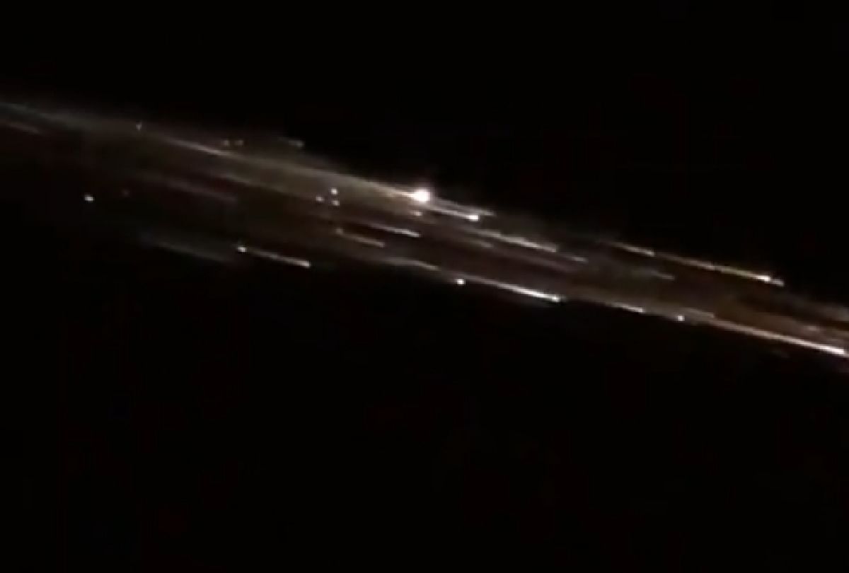 Space x  Falcon 9 space trash burning like a meteor in the sky video is going viral
