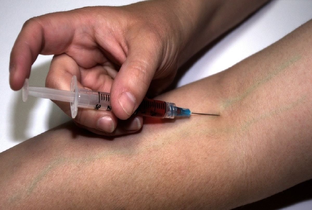 doctor gave rabies injection instead of corona vaccine in Shamli Uttar Pradesh