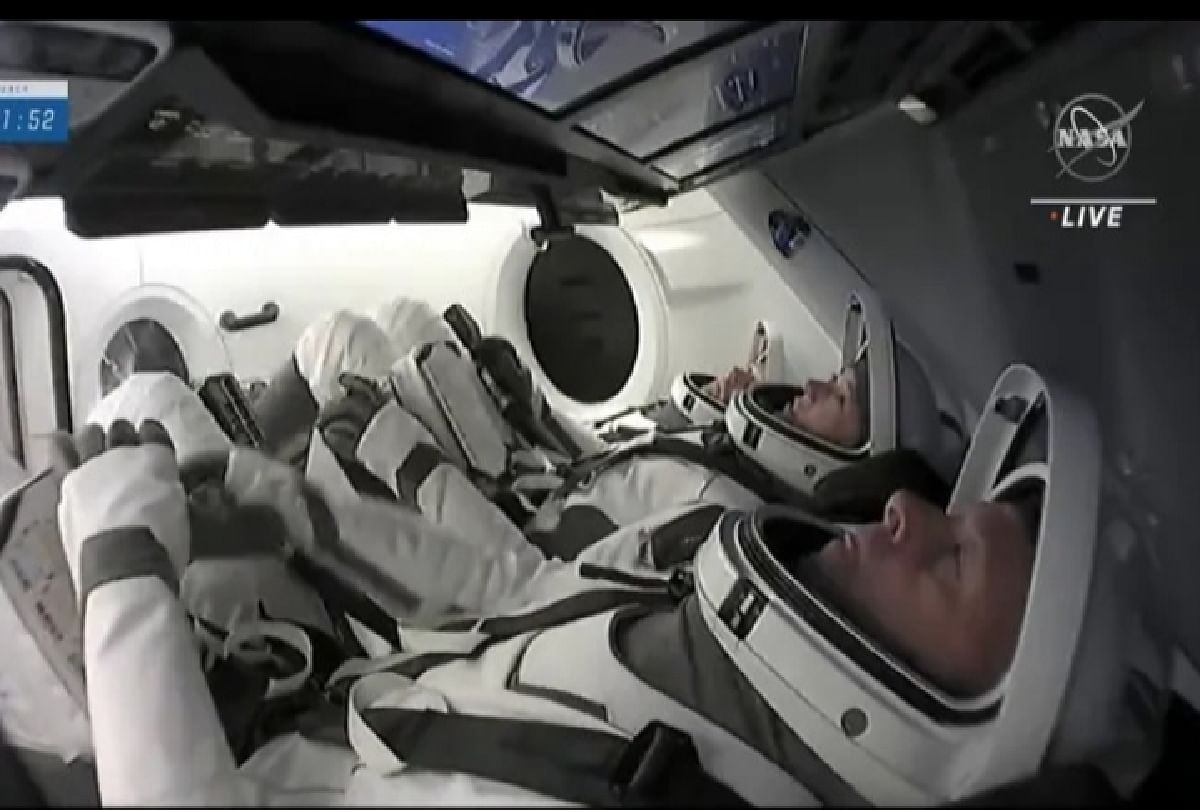 SpaceX astronaut was playing game before launch to ISS video goes viral