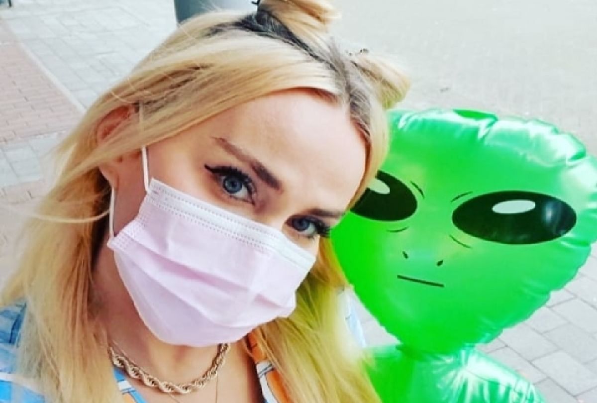 United Kingdom Woman claims that she has an alien boyfriend who lives in Andromeda galaxy