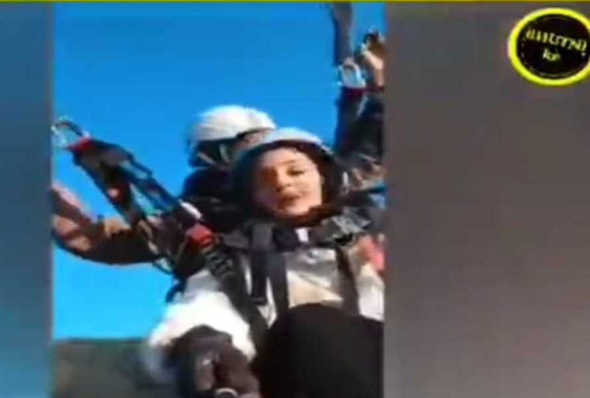 during paragliding the scared girl said I am not married video goes viral on social media