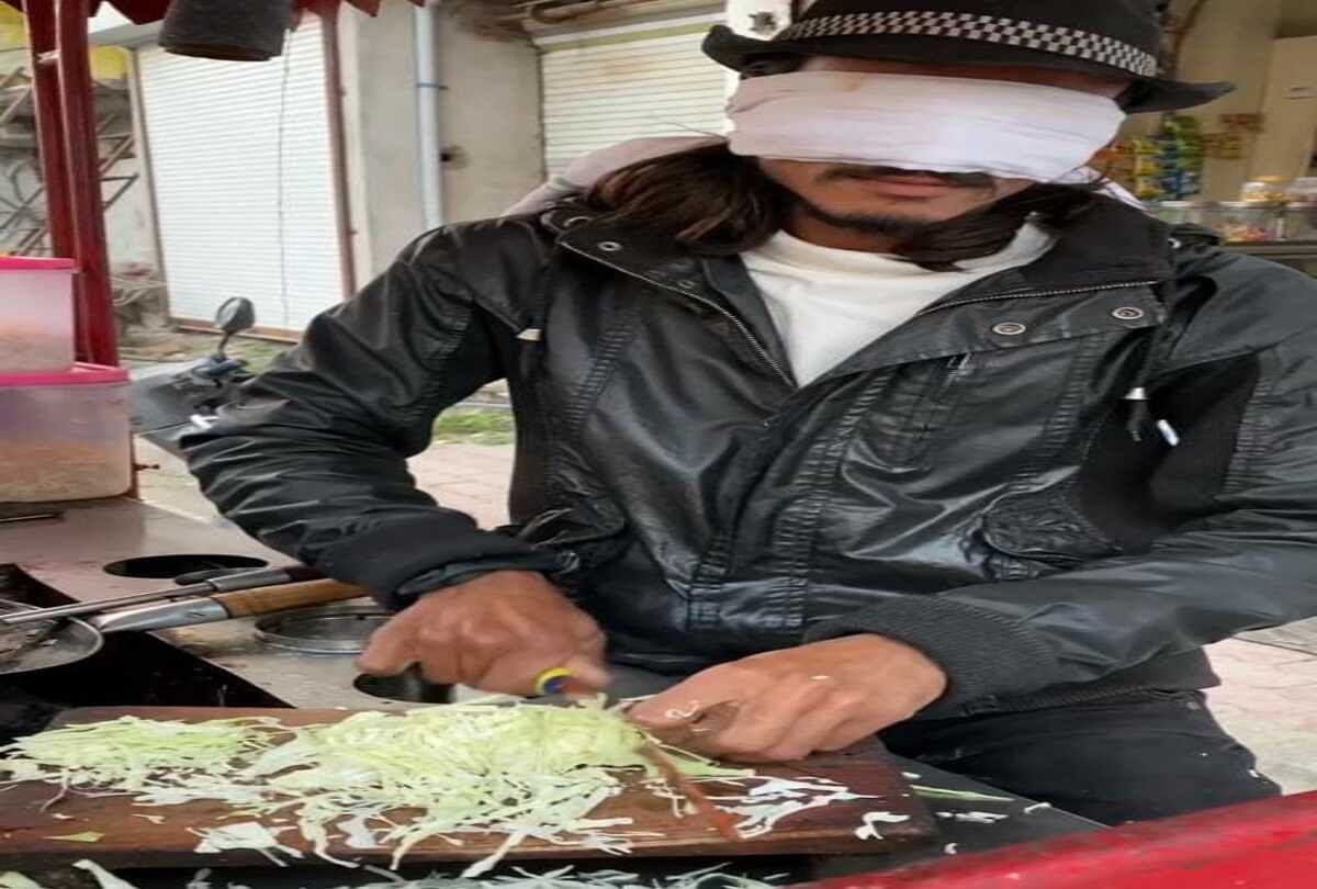 Shopkeeper cuts vegetable by blindfolding video goes viral on social media