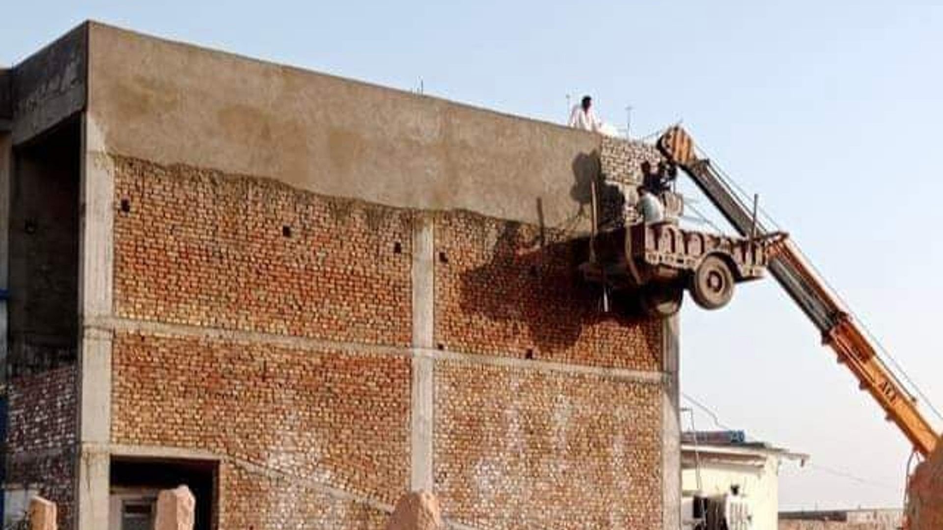 IPS officer were surprised when the laborer did such a jugaad to build the house