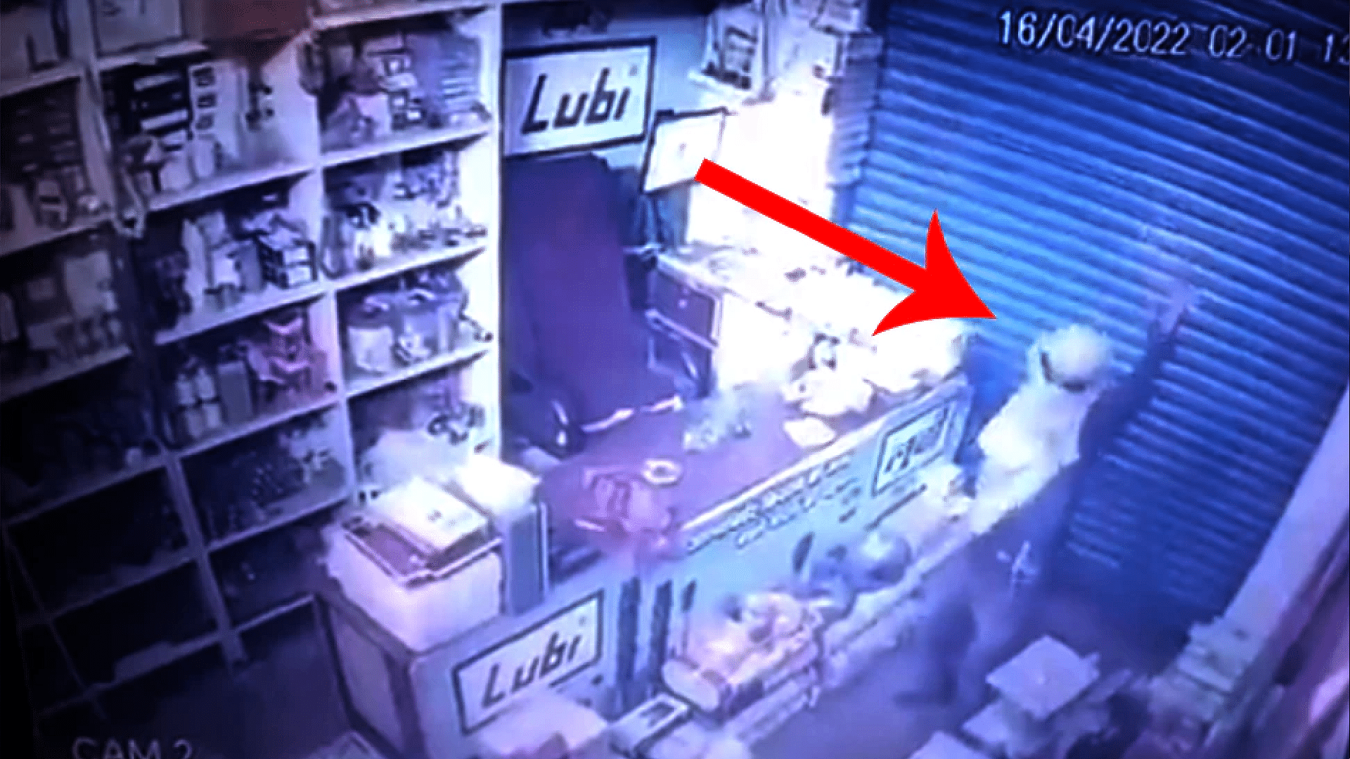 The thief danced after stealing the shop in up chandauli everything was captured in CCTV footage