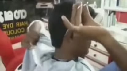 Viral Video: शख्स ने अपने आप काटे सिर के बाल